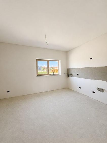 Duplex cu 4 camere cu Canalizare în Moșnița Nouă