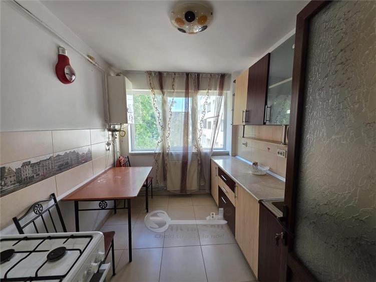 Apartament cu 2 camere semidecomandat, mobilat în Podu Roș