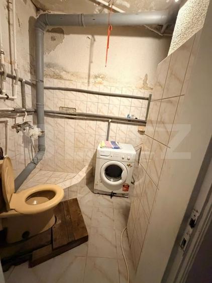 Casă individuală cu 6 camere cu Canalizare în Schei