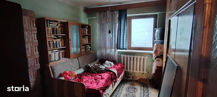 Apartament cu 4 camere decomandat în Central