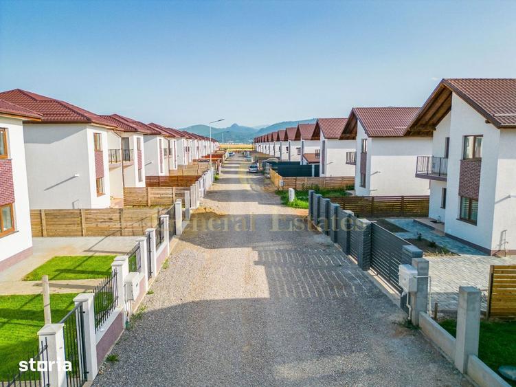 Casă cu 4 camere cu Canalizare în Tărlungeni
