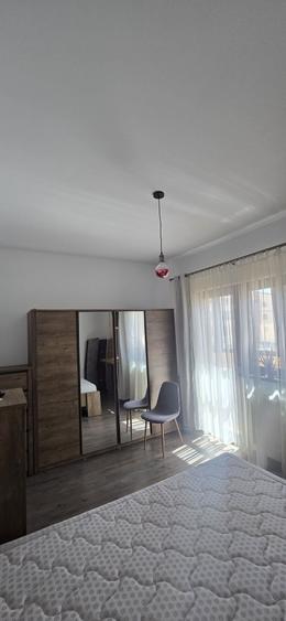 Apartament cu 3 camere semidecomandat în Valea Adâncă