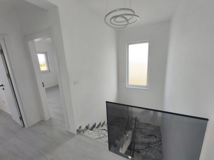 Casă cu 4 camere în Corbeanca