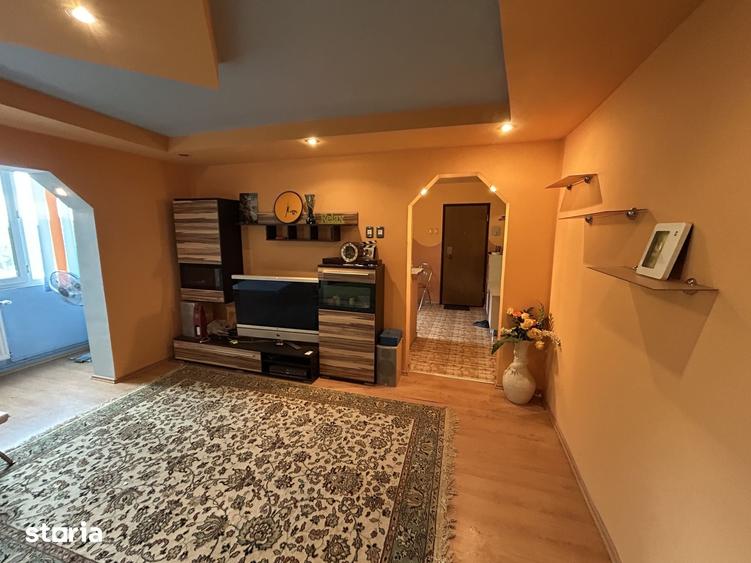 Apartament cu 3 camere decomandat în Central