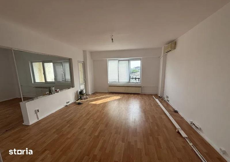 Apartament cu 3 camere decomandat în Decebal