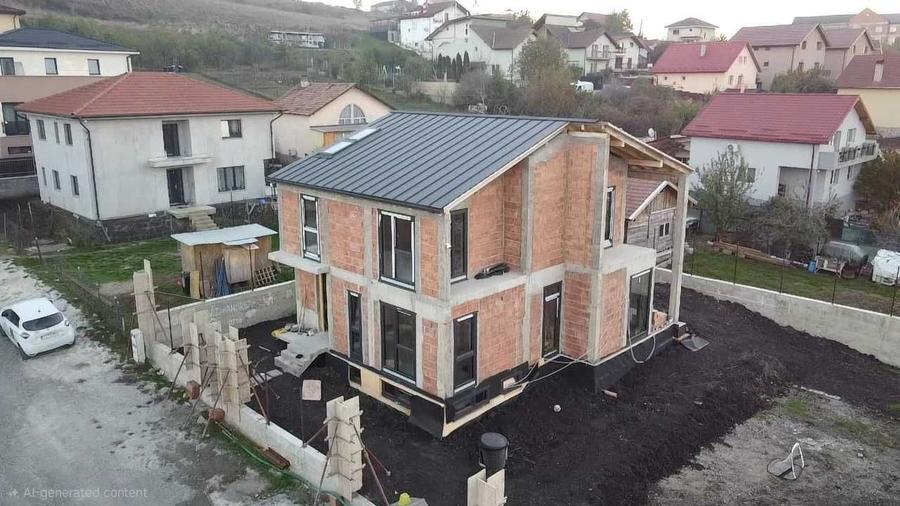 Casă cu 4 camere în Sânnicoară