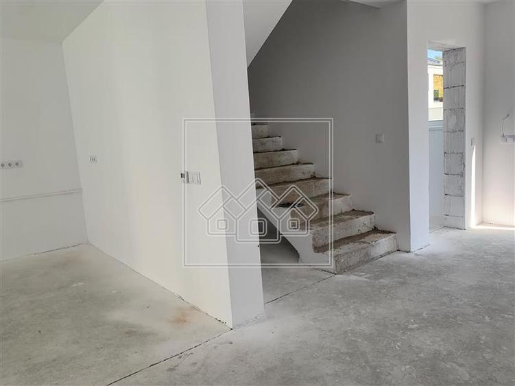 Casă individuală cu 4 camere cu Teren 277 Mp în Gușterița