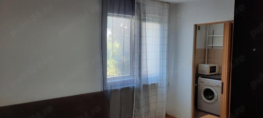 Garsonieră decomandată în Titan