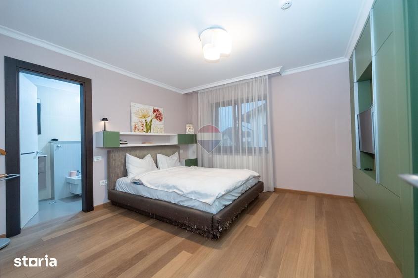 Casă cu 6 camere cu Teren 1140 Mp în Tractorul