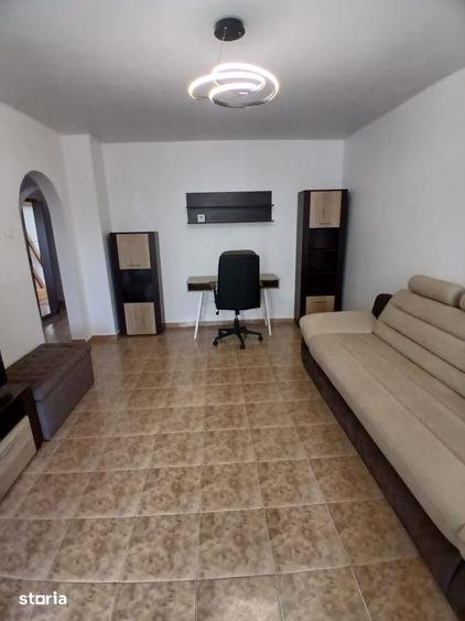 Apartament cu 3 camere decomandat în Ștefan cel Mare