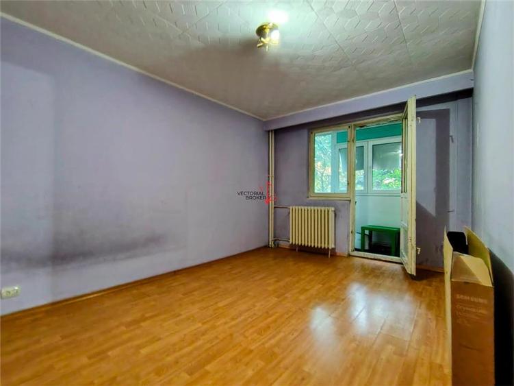 Apartament cu 4 camere decomandat în Titan
