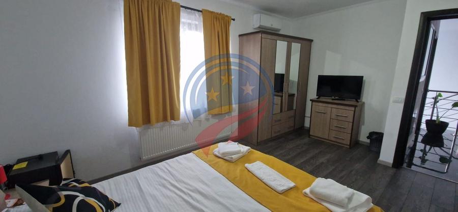 Casă individuală cu 8 camere cu Canalizare în Periferie