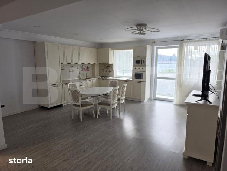Apartament cu 3 camere decomandat în Sud