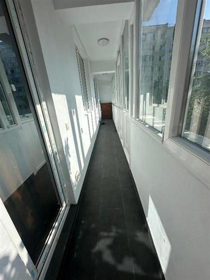 Apartament cu 3 camere decomandat în Tei