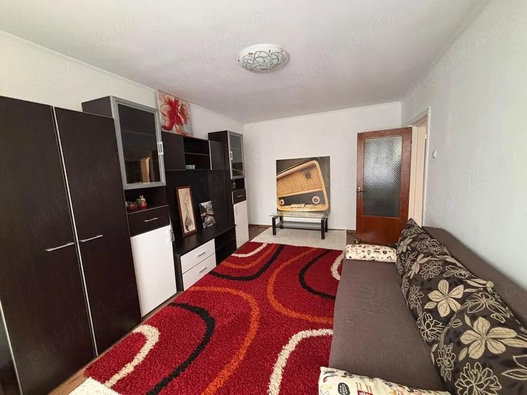 Apartament cu 3 camere decomandat în Tineretului