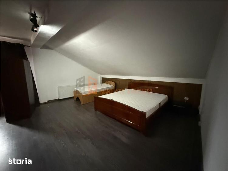Casă cu 8 camere decomandat cu Teren 30 Mp în Siriu