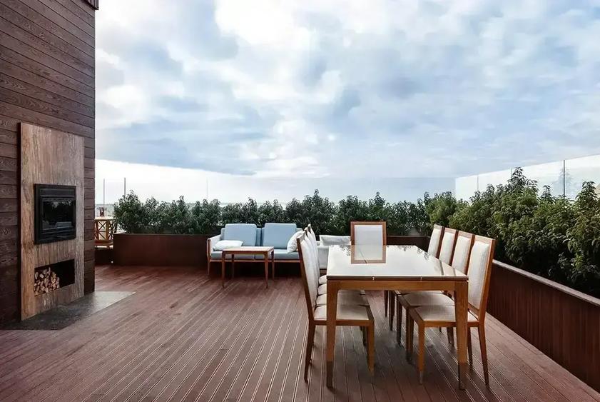 Apartament cu 4 camere decomandat în Titan