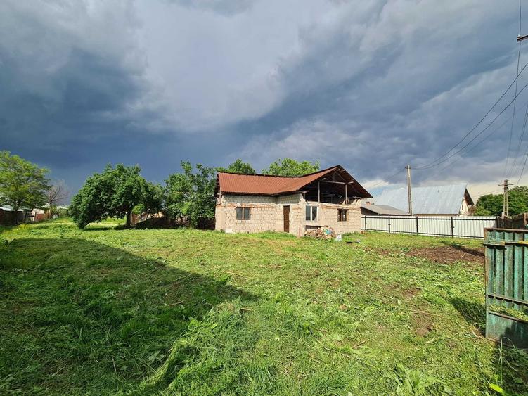 Teren de 1200 mp, în Oarja