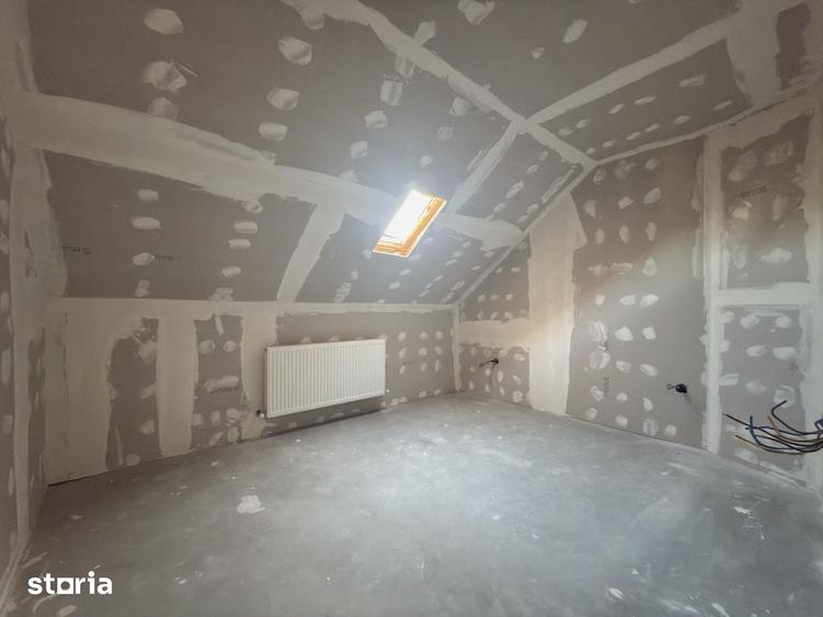 Casă cu 4 camere cu Teren 230 Mp în Central