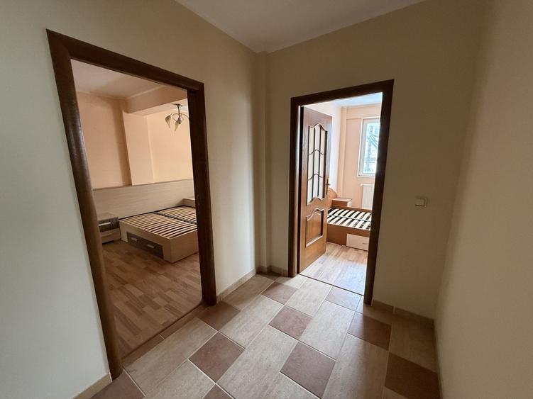 Apartament cu 4 camere decomandat, mobilat în Central