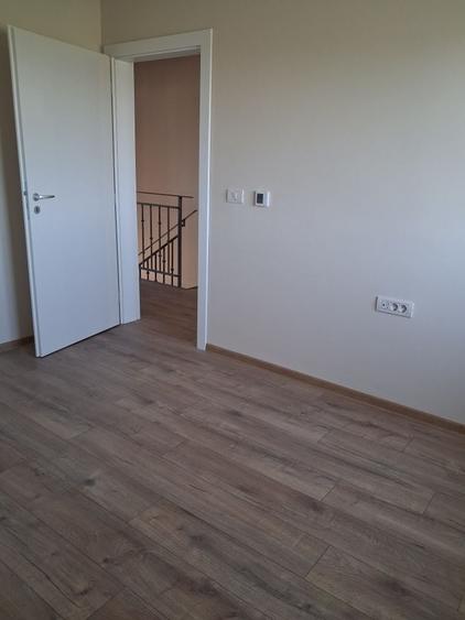 Proprietar vand jumatate de Duplex - 4