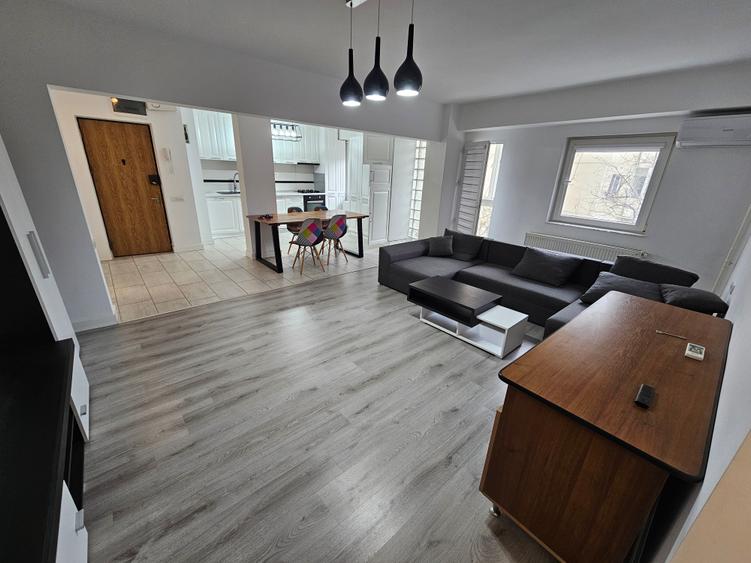 Apartament cu 3 camere semidecomandat, mobilat în Lujerului