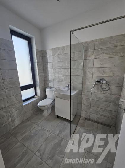 Casă individuală cu 5 camere cu Canalizare în Central