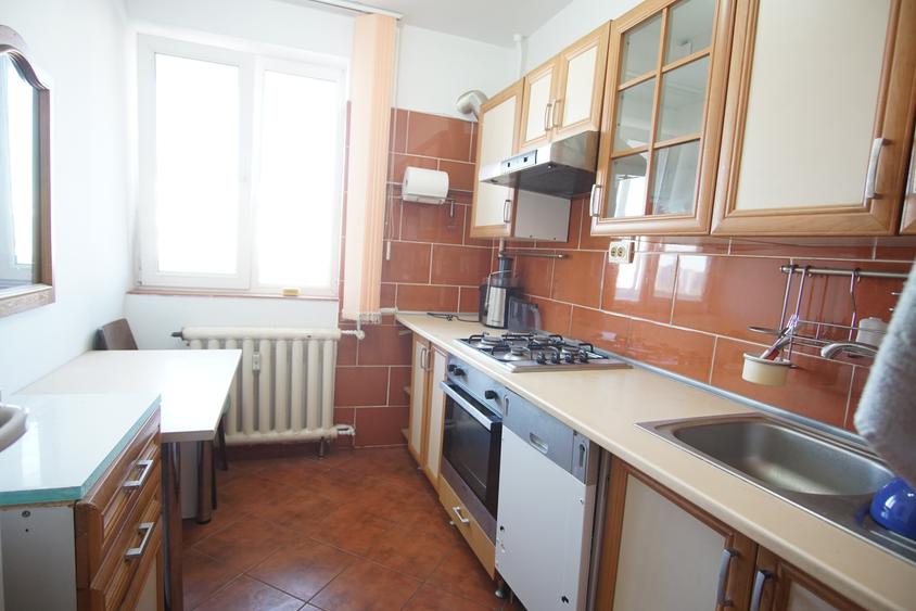 Apartament cu 2 camere semidecomandat în 1 Mai