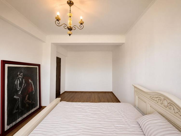 Apartament cu 2 camere decomandat în Europa