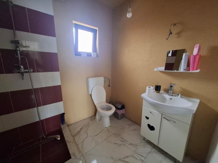 Casă individuală cu 4 camere cu Teren 350 Mp în Vladimirescu