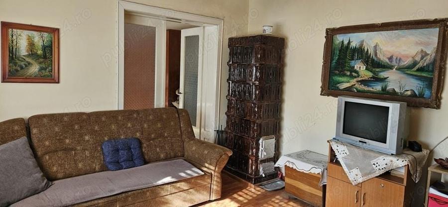 Casă cu 6 camere cu Teren 1350 Mp în Central
