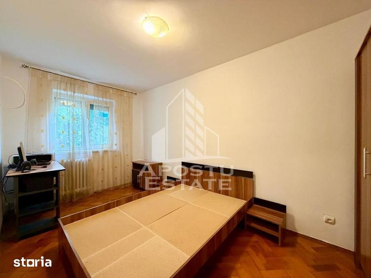 Apartament cu 3 camere semidecomandat în Dacia