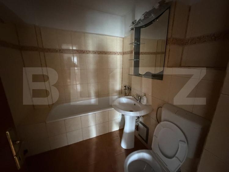 Apartament cu 3 camere, decomandat, 72 mp, zona Victoriei - 8