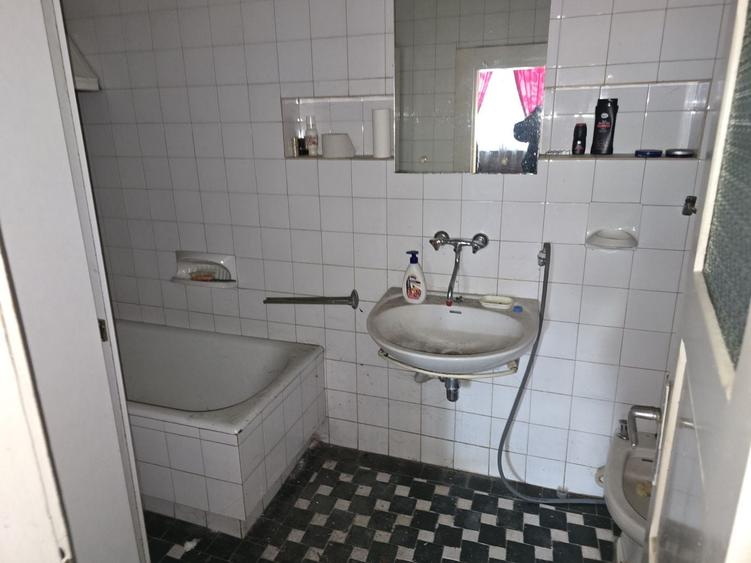Casă individuală cu 3 camere cu Canalizare în Gheorghe Doja