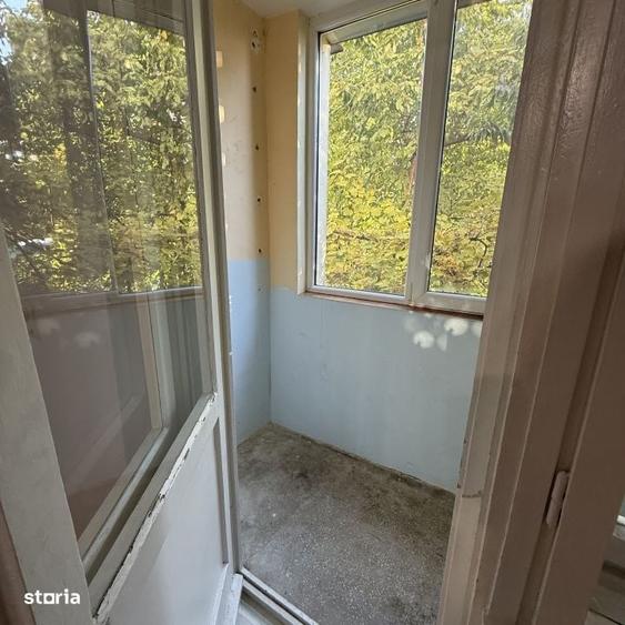 Apartament cu 3 camere semidecomandat în Central