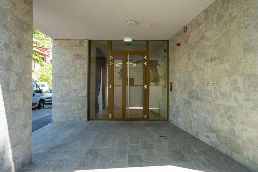 Apartament cu 2 camere semidecomandat, mobilat în Victoriei