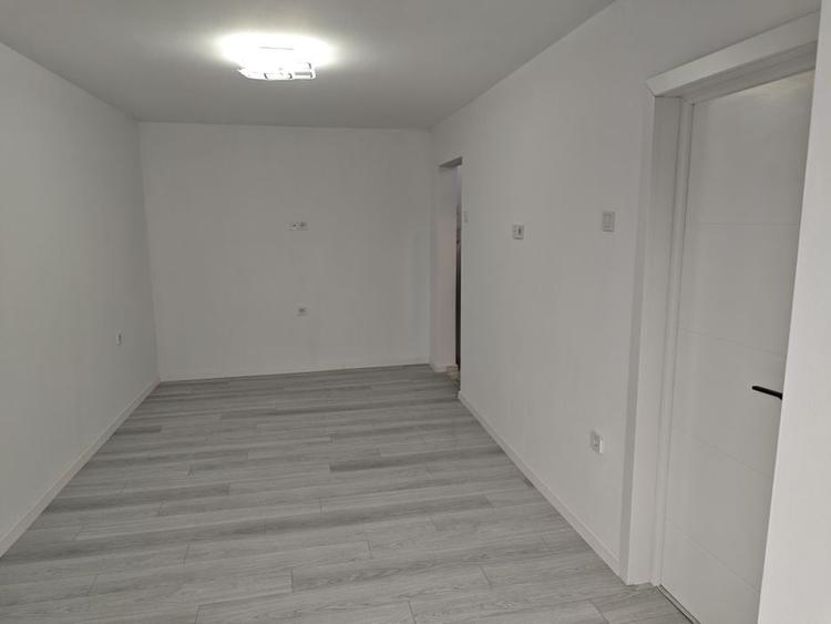 Garsoniera Tractorul ,renovata lux,etaj 2,69500 Euro - 3