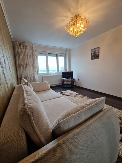 Apartament cu 2 camere semidecomandat, mobilat în Faleză