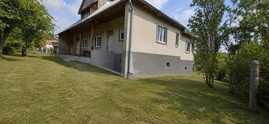 Casă cu 5 camere cu Teren 2320 Mp în Herina