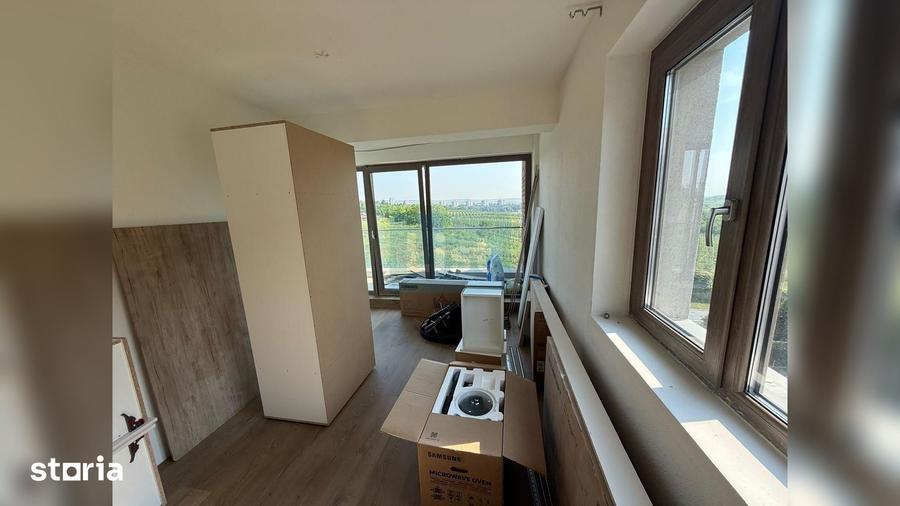 Apartament cu 3 camere semidecomandat în Borhanci