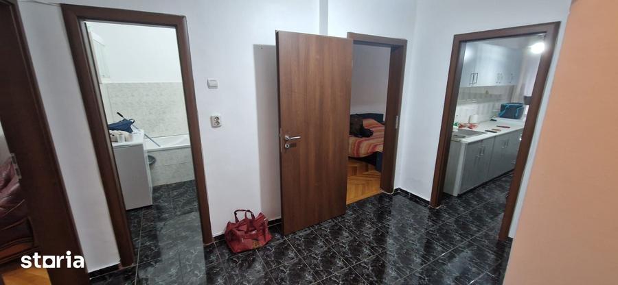 Apartament cu 3 camere decomandat în Complex Studențesc