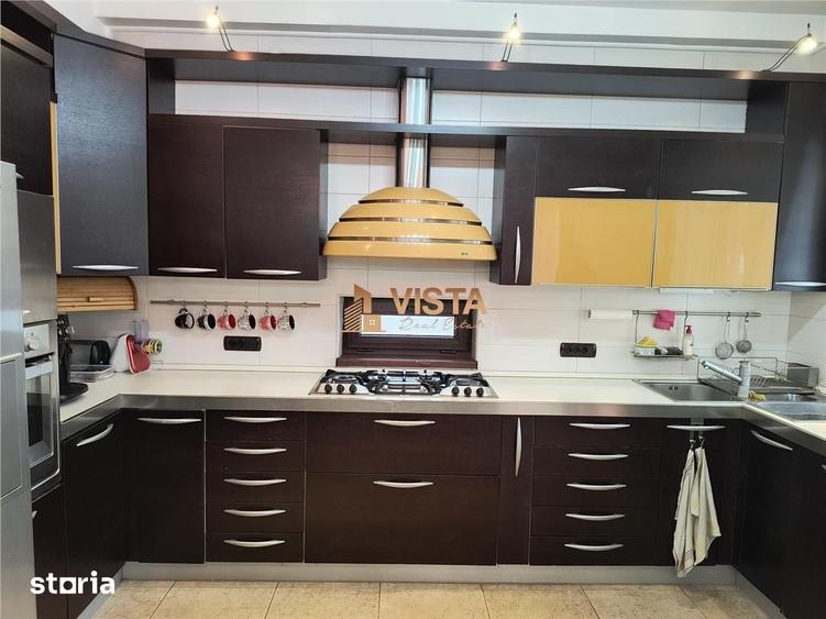 Casă cu 5 camere cu Teren 425 Mp în Florilor