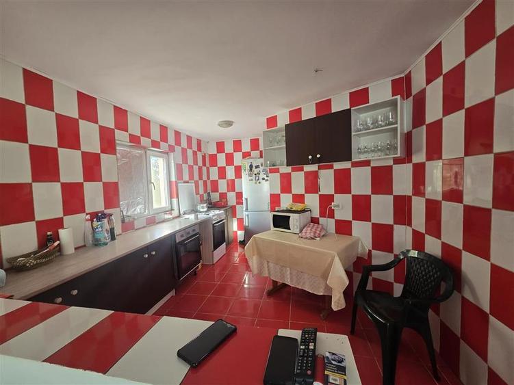 Casă cu 4 camere cu Teren 337 Mp în Valu lui Traian