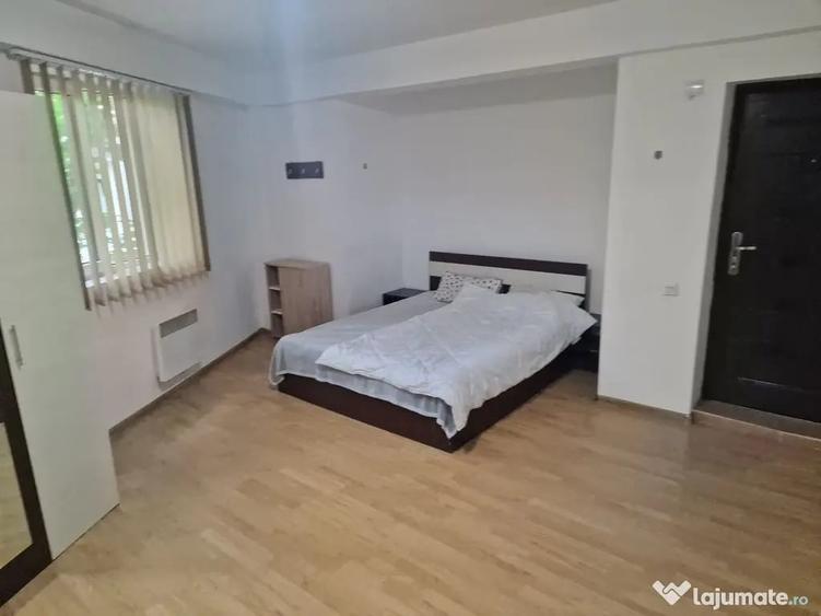 Garsonieră în Cornișa