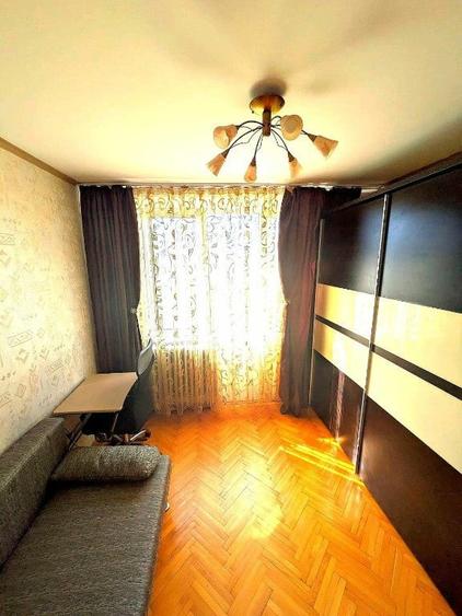 Apartament cu 4 camere decomandat în Berceni