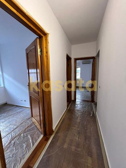 Casă cu 5 camere cu Canalizare în Mihai Bravu