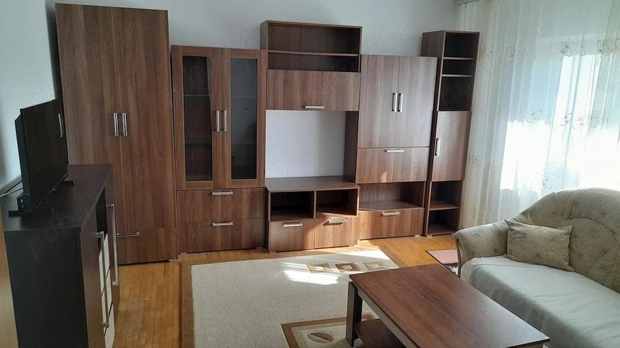 Apartament cu 3 camere decomandat în Soarelui