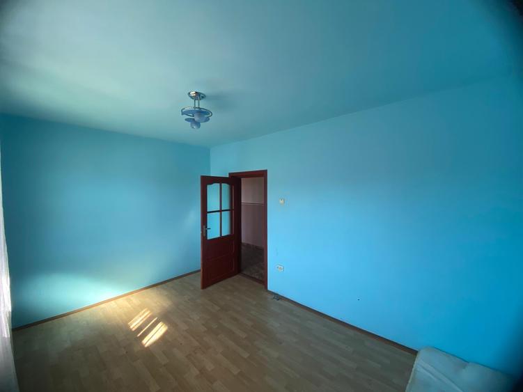 Casă individuală cu 8 camere cu Teren 1820 Mp în Vadu Moldovei
