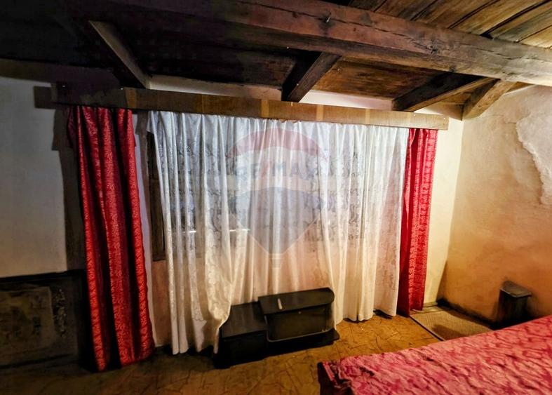 Casă individuală cu 4 camere cu Teren 10486 Mp în Ierșnic
