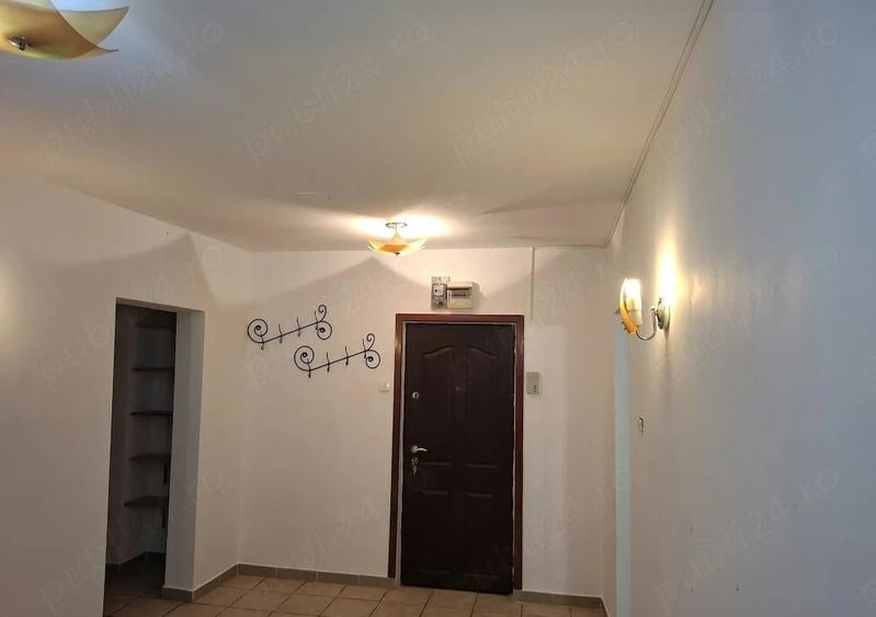 Apartament cu 4 camere semidecomandat, mobilat în Triaj
